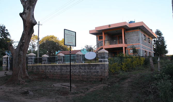 Rajathadri Hill Villa - view of villa and nature