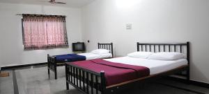 spacious-&-cozy-rooms-at-Rajathadri